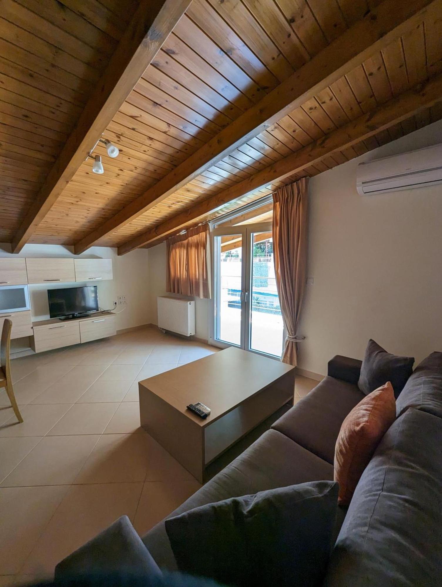 Samaras Apartments In Kamena Vourla Exterior photo